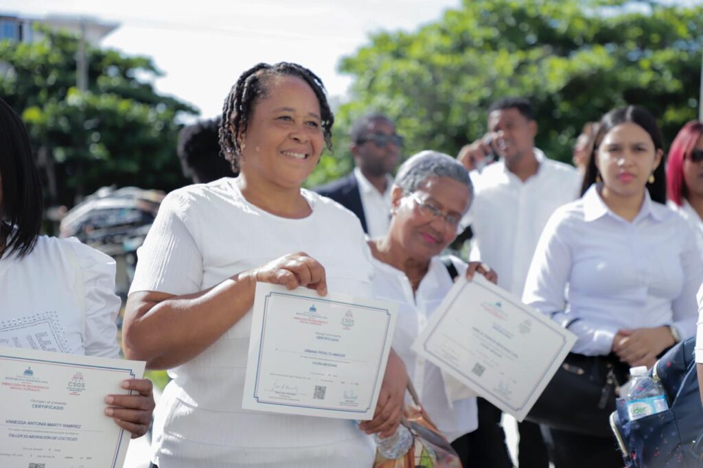 Desarrollo Social Supérate gradúa 300 estudiantes del Centro de Superación Gastronómica de Boca Chica | 3 | Desarrollo Social Supérate gradúa 300 estudiantes del Centro de Superación Gastronómica de Boca Chica - Noticias de hoy en República Dominicana | De Último Minuto