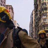 Gobierno se reúne de emergencia y habilita refugios por fuego en 4 edificios de Hong Kong