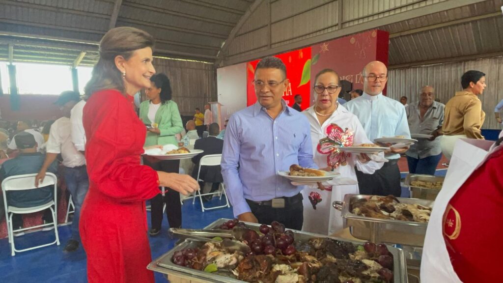 Raquel Peña encabeza lanzamiento de la “Brisita Navideña” en Santiago; entrega de bonos se retrasa por falla técnica | 4 | Raquel Peña encabeza lanzamiento de la “Brisita Navideña” en Santiago; entrega de bonos se retrasa por falla técnica - Noticias de hoy en República Dominicana | De Último Minuto