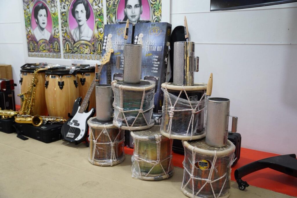 Ministro de Cultura encabeza entrega de instrumentos a Escuela de Música Típica en Barahona | 2 | Ministro de Cultura encabeza entrega de instrumentos a Escuela de Música Típica en Barahona - Noticias de hoy en República Dominicana | De Último Minuto