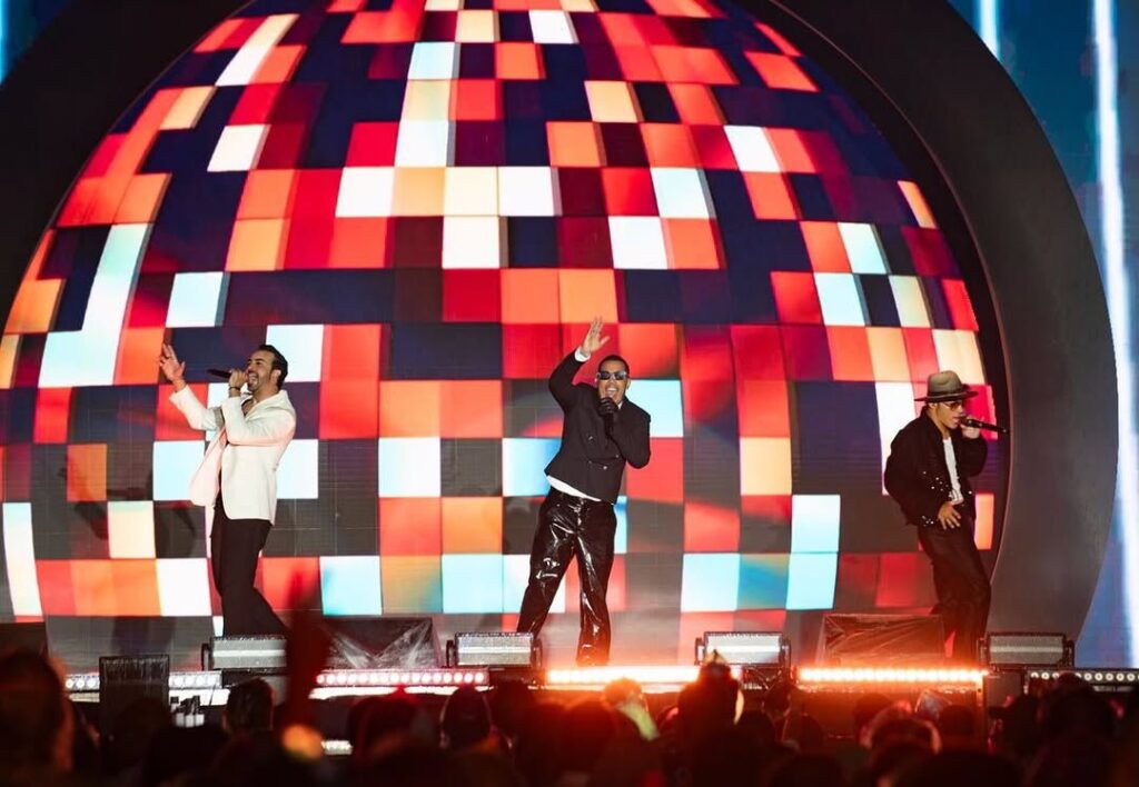 Bajo la lluvia, Ilegales brindó “una fiesta caliente” que inmortalizó 30 años de historia, éxito y legado musical | 2 | Bajo la lluvia, Ilegales brindó “una fiesta caliente” que inmortalizó 30 años de historia, éxito y legado musical - Noticias de hoy en República Dominicana | De Último Minuto