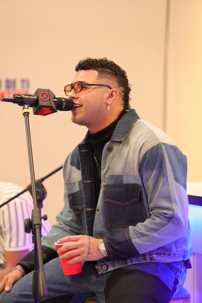 Artista panameño Boza ofrece concierto acústico en La Casa de Alofoke 2 | 2 | Artista panameño Boza ofrece concierto acústico en La Casa de Alofoke 2 - Noticias de hoy en República Dominicana | De Último Minuto