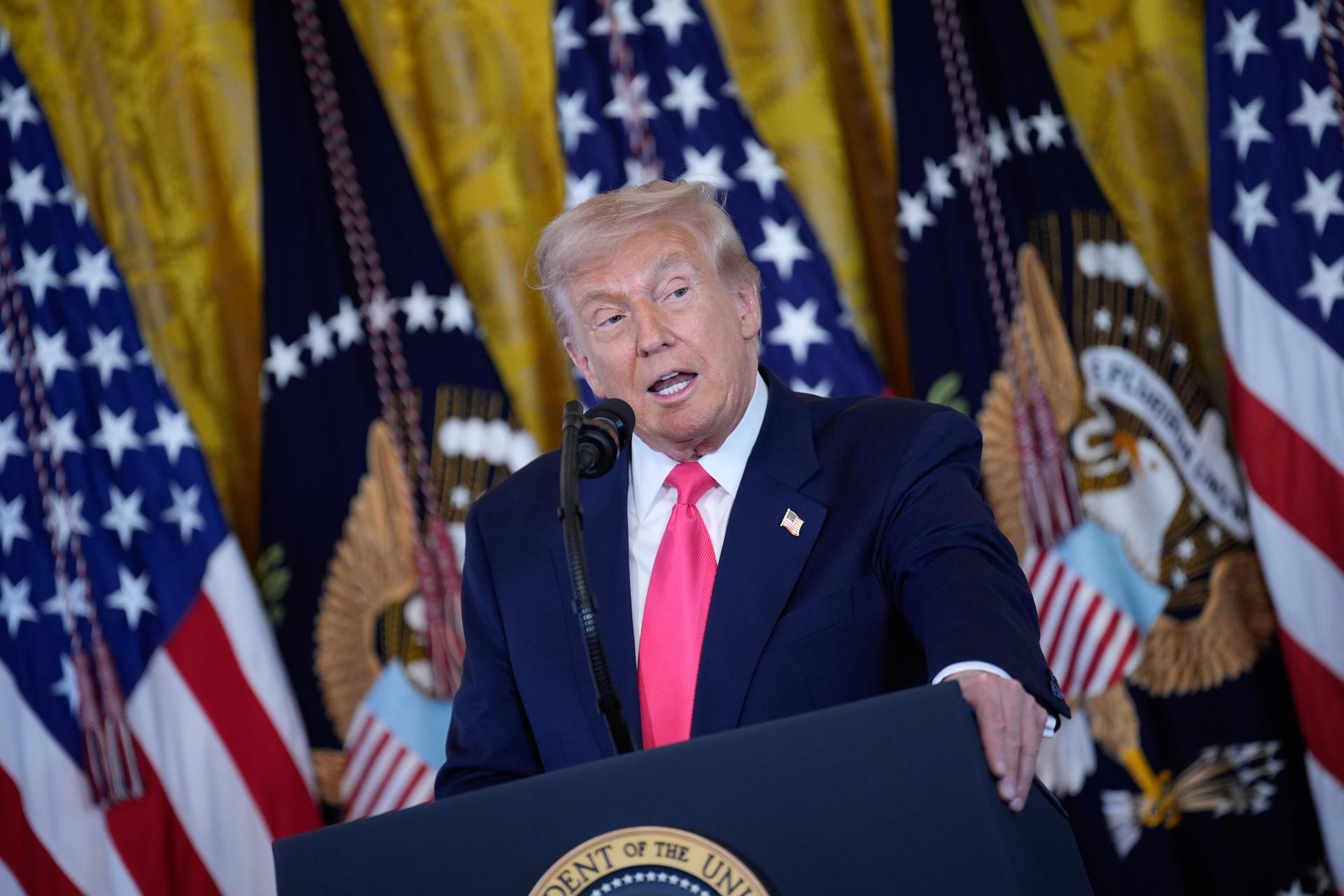 Trump avisa que "empezará a detener" el avance de narcotraficantes de Venezuela por tierra