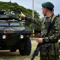 Suspenden a dos altos cargos por presunta infiltración guerrillera en seguridad colombiana