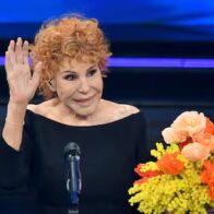 Italia llora la muerte de Ornella Vanoni, voz inconfundible de la música italiana