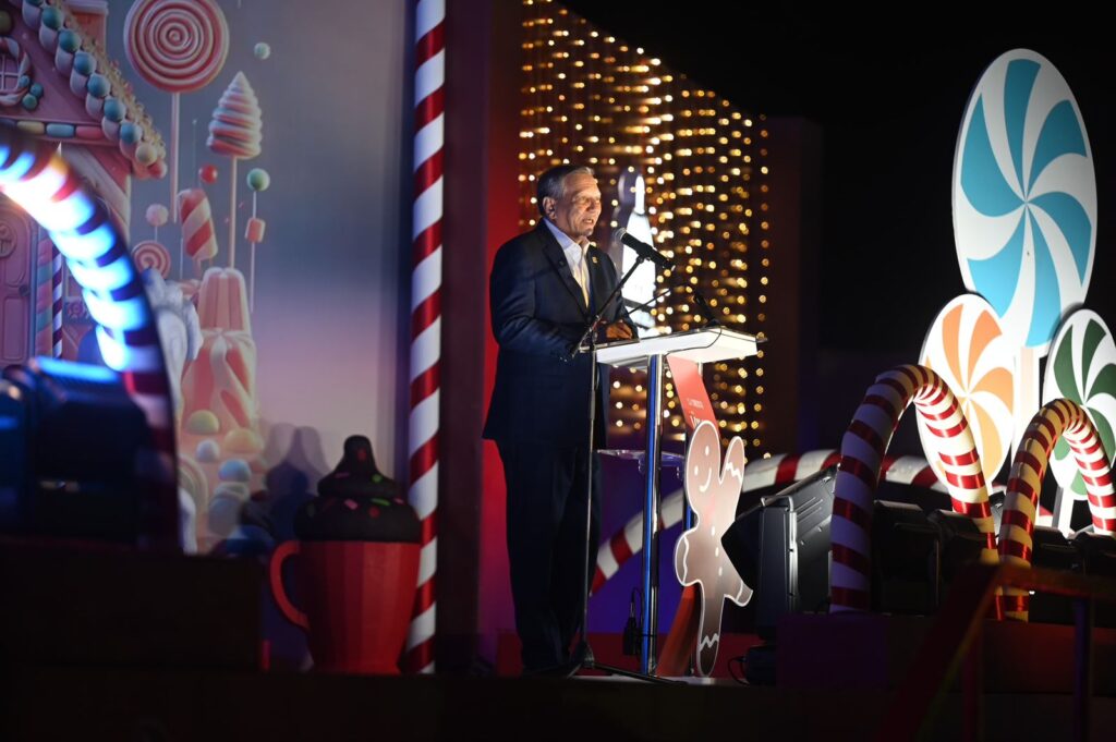 Abinader inaugura Villa Navidad junto al presidente de BR, Leonardo Aguilera y la alcaldesa Carolina Mejía | 4 | Abinader inaugura Villa Navidad junto al presidente de BR, Leonardo Aguilera y la alcaldesa Carolina Mejía - Noticias de hoy en República Dominicana | De Último Minuto