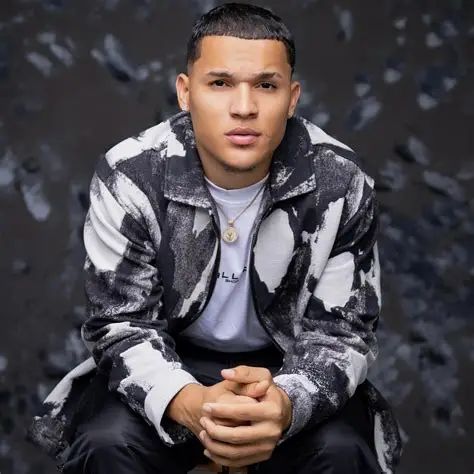 Artistas emergentes que se adueñaron de la escena musical en 2025 | 3 | Artistas emergentes que se adueñaron de la escena musical en 2025 - Noticias de hoy en República Dominicana | De Último Minuto