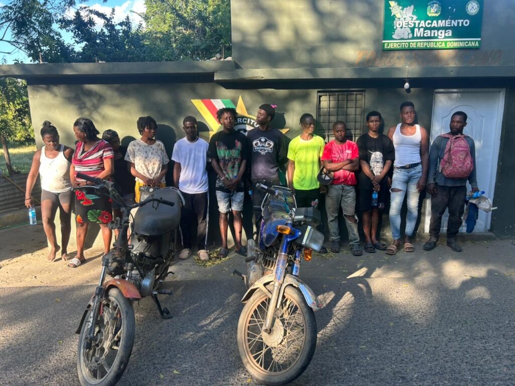 Ejército detiene 30 haitianos indocumentados y ocupa motocicletas en Montecristi | 4 | Ejército detiene 30 haitianos indocumentados y ocupa motocicletas en Montecristi - Noticias de hoy en República Dominicana | De Último Minuto