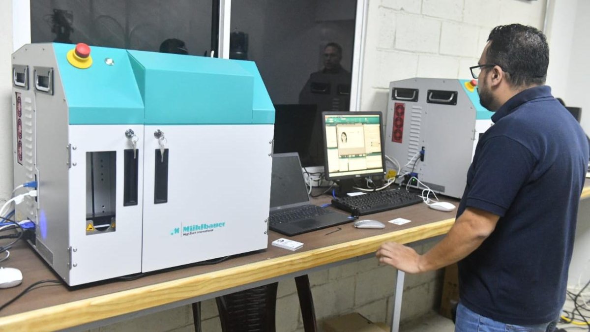 JCE comienza el proceso de calibración de máquinas imprimirán la nueva cédula de identidad - Noticias de hoy en República Dominicana | De Último Minuto