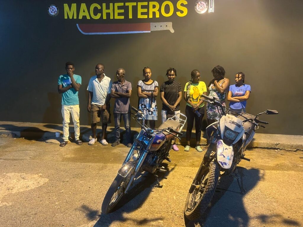 Ejército detiene 30 haitianos indocumentados y ocupa motocicletas en Montecristi | 2 | Ejército detiene 30 haitianos indocumentados y ocupa motocicletas en Montecristi - Noticias de hoy en República Dominicana | De Último Minuto