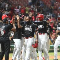 Leones dejan en el terreno a los Toros y se quedan solos en la cima del Round Robin - Noticias de hoy en República Dominicana | De Último Minuto