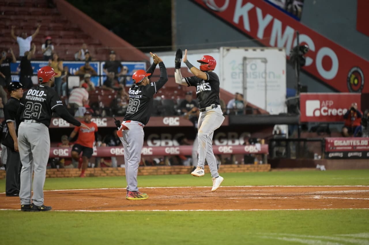 Leones ascienden al cuarto; Águilas y Toros se mantienen firmes - Noticias de hoy en República Dominicana | De Último Minuto