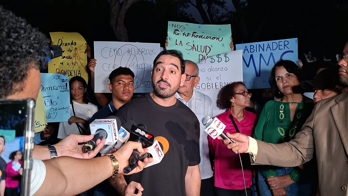 Opción Democrática realiza vigilia frente a la Procuraduría por corrupción en Senasa - Noticias de hoy en República Dominicana | De Último Minuto