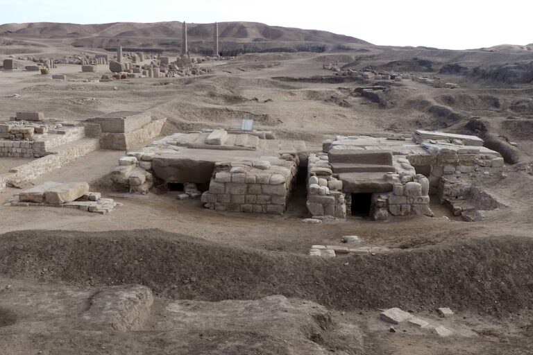 Hallazgo histórico en Egipto: descubrieron 225 estatuillas en una tumba de Tanis e identificaron al faraón Sheshonq III