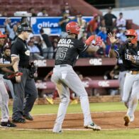 Leones remontan en San Francisco de Macorís y se mantienen invictos en el Round Robin - Noticias de hoy en República Dominicana | De Último Minuto