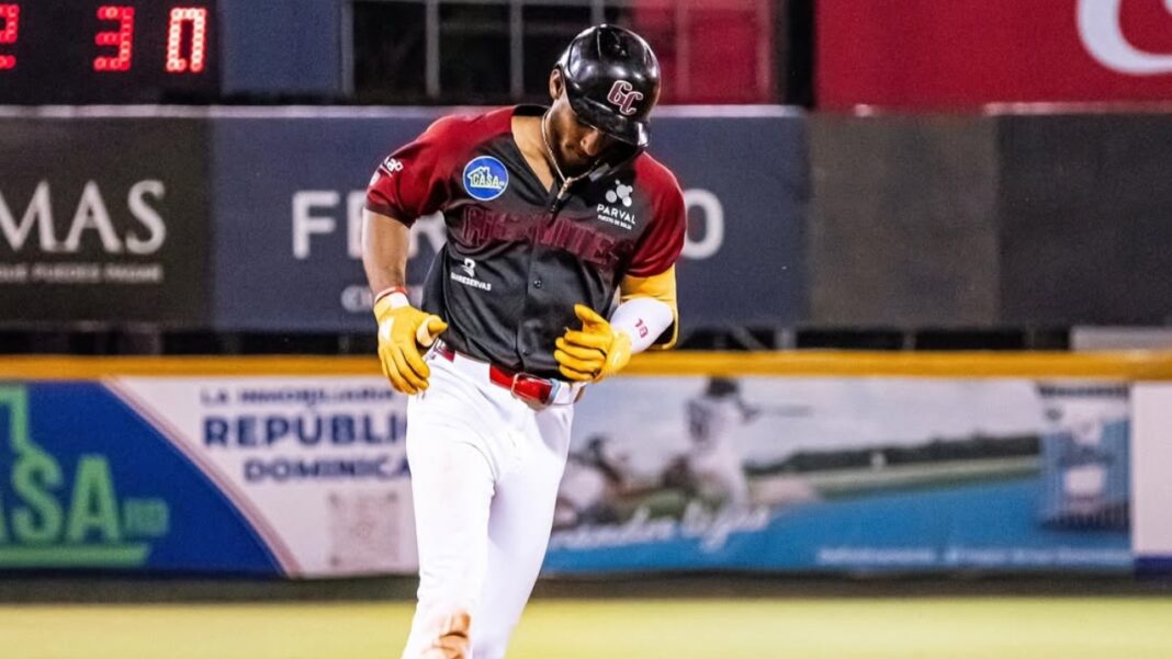 Johan Rojas arremete contra el arbitraje de la Lidom tras jugada polémica en derrota de los Gigantes ante el Licey