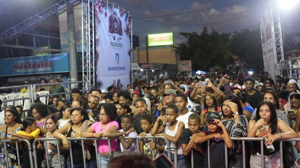 Reconocidos celebra su Cuarto Concierto de Navidad con un despliegue artístico sin precedentes | 13 | Reconocidos celebra su Cuarto Concierto de Navidad con un despliegue artístico sin precedentes - Noticias de hoy en República Dominicana | De Último Minuto