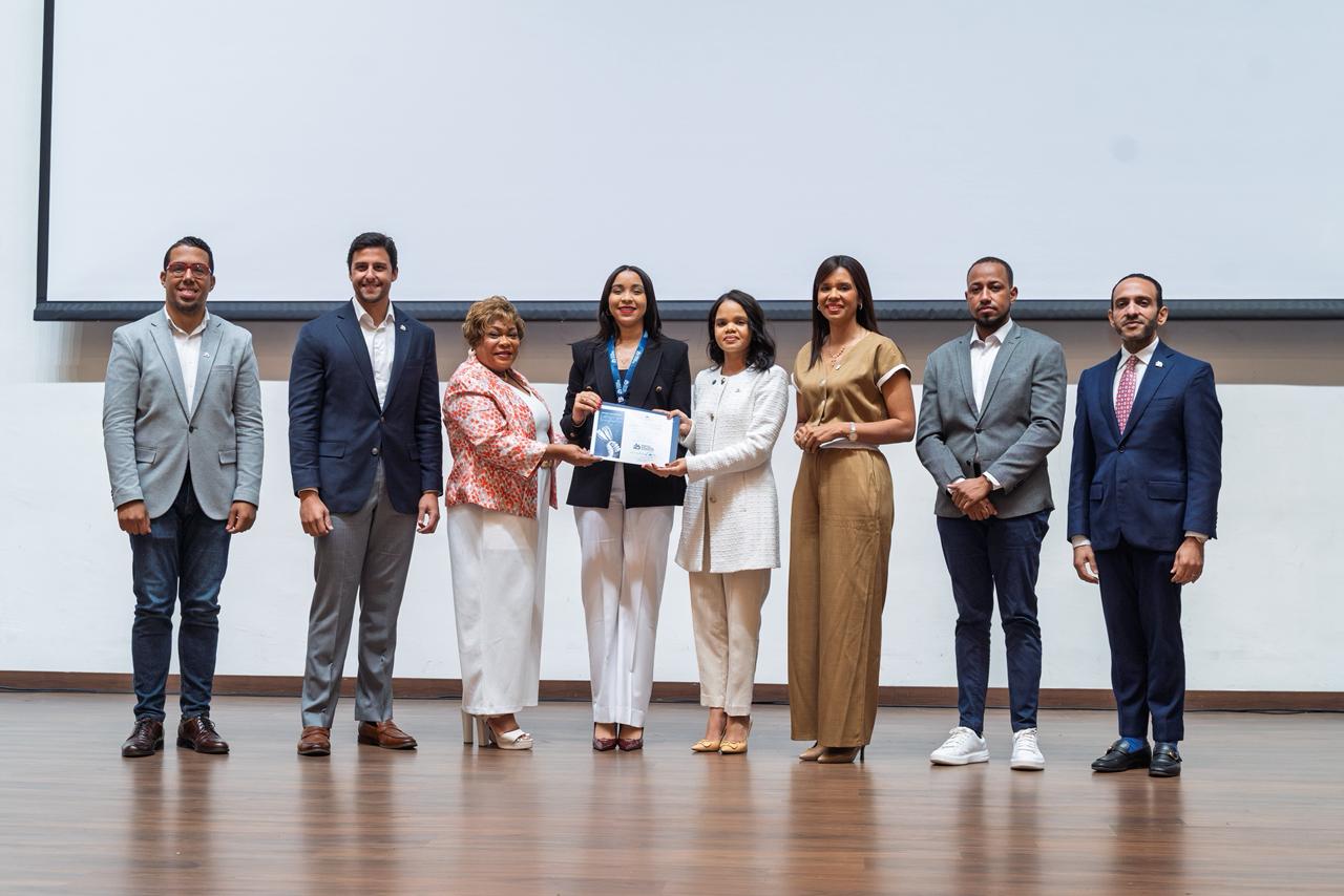Génesis Rosso queda entre finalistas del Premio Nacional de la Juventud 2026 - Noticias de hoy en República Dominicana | De Último Minuto