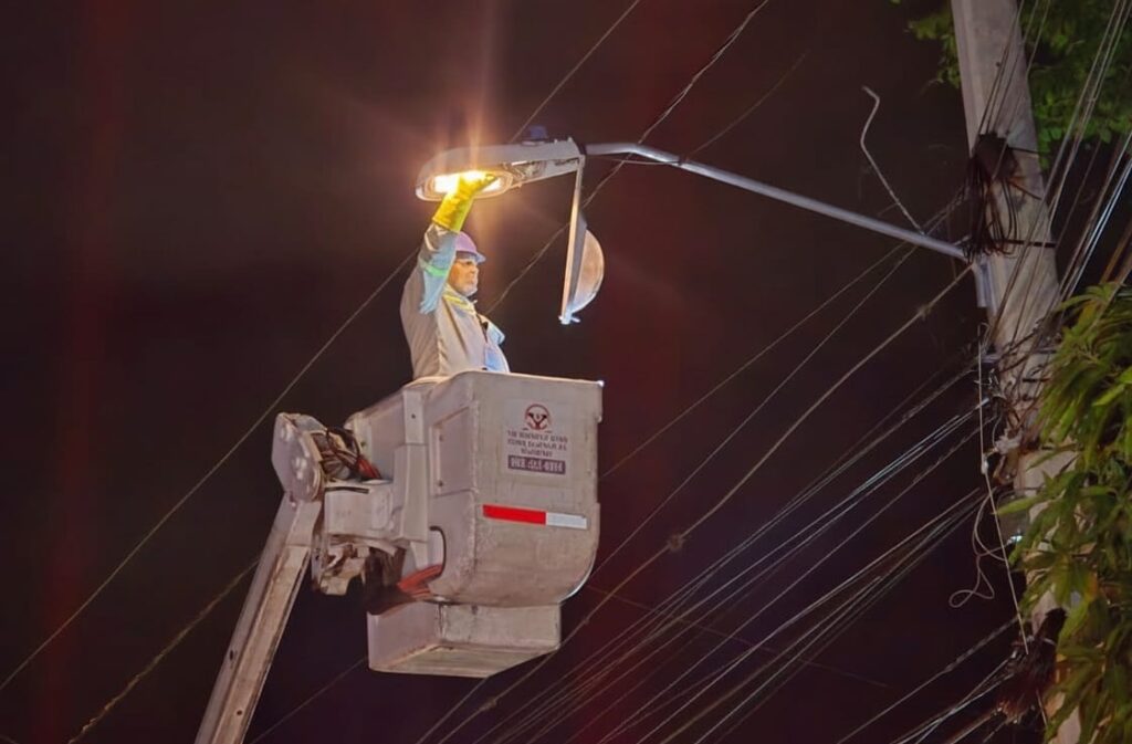 Edenorte despliega operativo de iluminación navideña en el Cibao | 2 | Edenorte despliega operativo de iluminación navideña en el Cibao - Noticias de hoy en República Dominicana | De Último Minuto