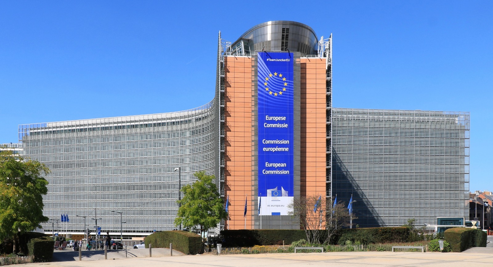 Bruselas propone un préstamo con activos rusos y emitir deuda común para apoyar a Ucrania