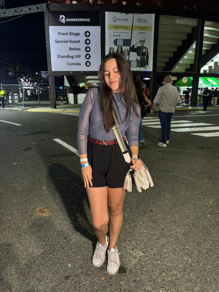 Fans llegan al concierto de Alleh y Yorghaki con outfits inspirados en “una noche estrellada en la ciudad” | 4 | Fans llegan al concierto de Alleh y Yorghaki con outfits inspirados en “una noche estrellada en la ciudad” - Noticias de hoy en República Dominicana | De Último Minuto