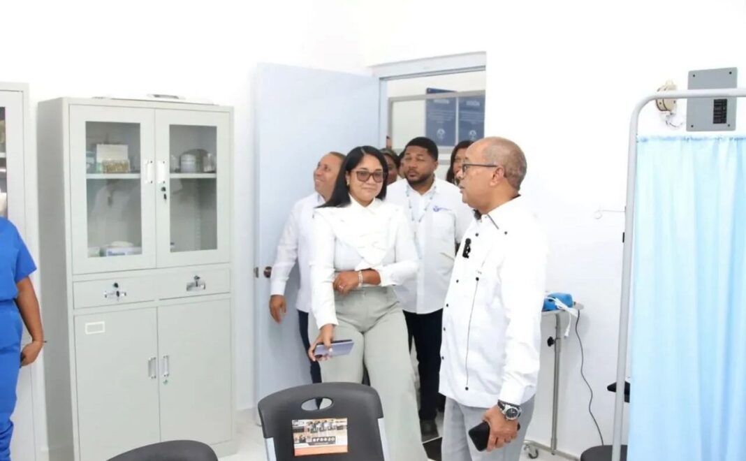 SRS El Valle entrega remozado y equipado el Centro de Primer Nivel Macasías en Elías Piña