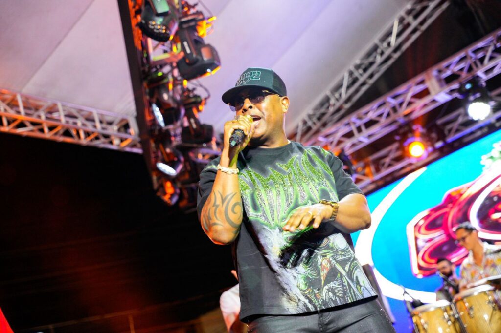 Miles disfrutan explosivo concierto navideño de ReconocidosNet en Los Guarícanos | 4 | Miles disfrutan explosivo concierto navideño de ReconocidosNet en Los Guarícanos - Noticias de hoy en República Dominicana | De Último Minuto