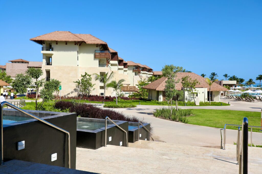 Abinader asiste a inauguración de los hoteles Dreams y Secrets Playa Esmeralda - Noticias de hoy en República Dominicana | De Último Minuto