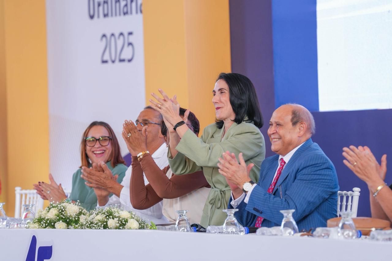 Raquel Arbaje encabeza graduación de 1,177 nuevos técnicos del Infotep en la Región Este  - Noticias de hoy en República Dominicana | De Último Minuto
