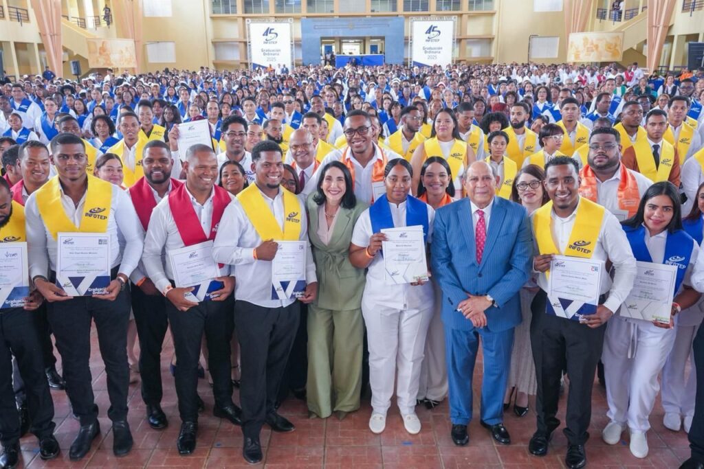Raquel Arbaje encabeza graduación de 1,177 nuevos técnicos del Infotep en la Región Este  - Noticias de hoy en República Dominicana | De Último Minuto