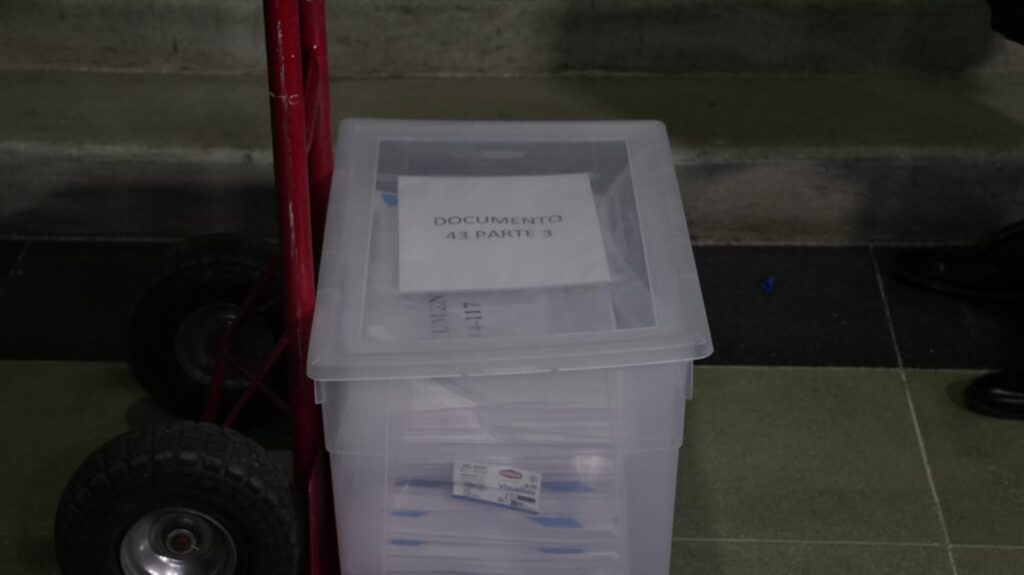 Defensa de Eduardo Read Estrella deposita más de 12 cajas de pruebas de arraigo ante el tribunal | 2 | Defensa de Eduardo Read Estrella deposita más de 12 cajas de pruebas de arraigo ante el tribunal - Noticias de hoy en República Dominicana | De Último Minuto
