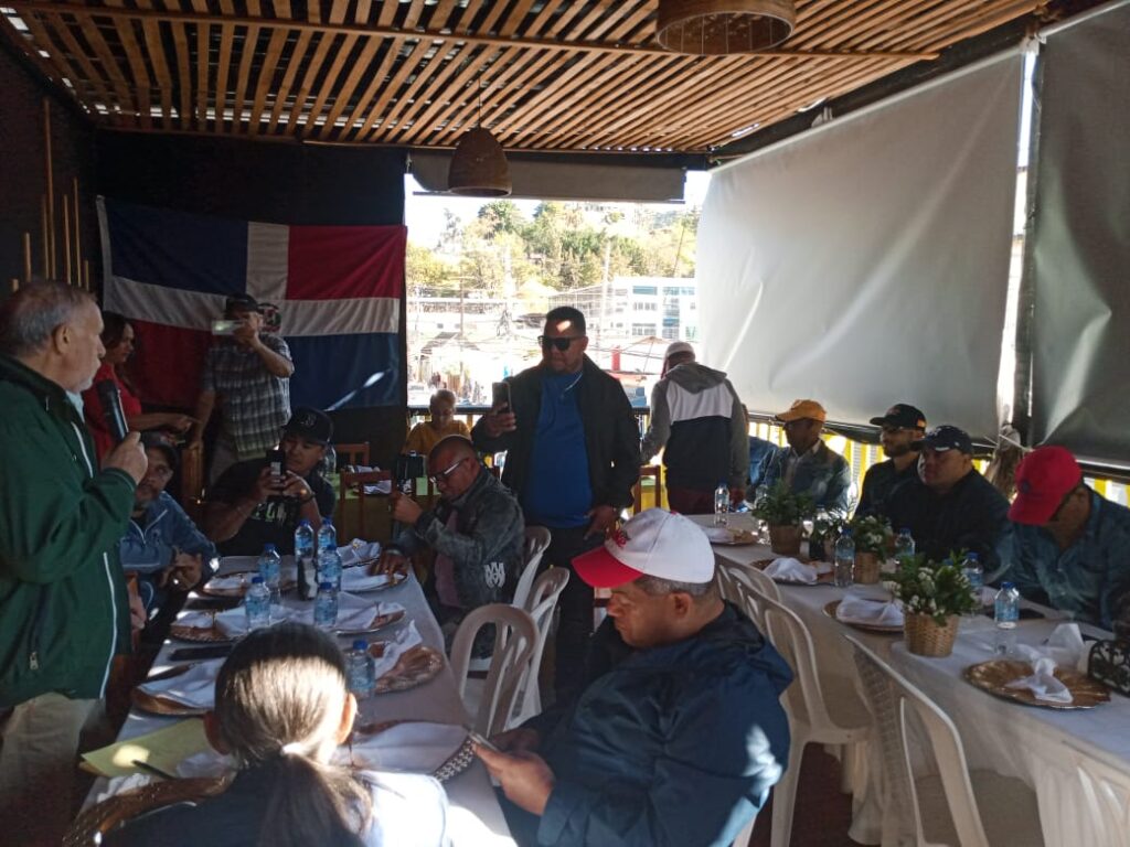 Se realiza encuentro navideño con la prensa en Constanza | 3 | Se realiza encuentro navideño con la prensa en Constanza - Noticias de hoy en República Dominicana | De Último Minuto