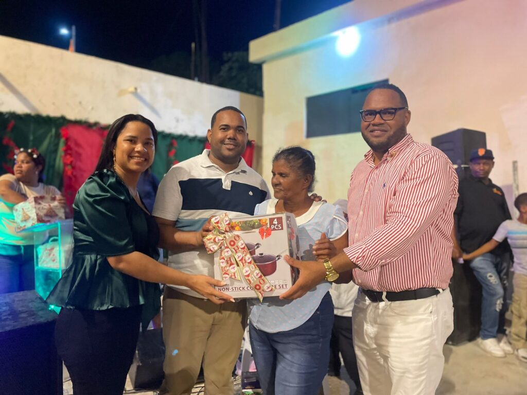 Alcaldía de Neyba celebra cena navideña para todos sus empleados | 4 | Alcaldía de Neyba celebra cena navideña para todos sus empleados - Noticias de hoy en República Dominicana | De Último Minuto