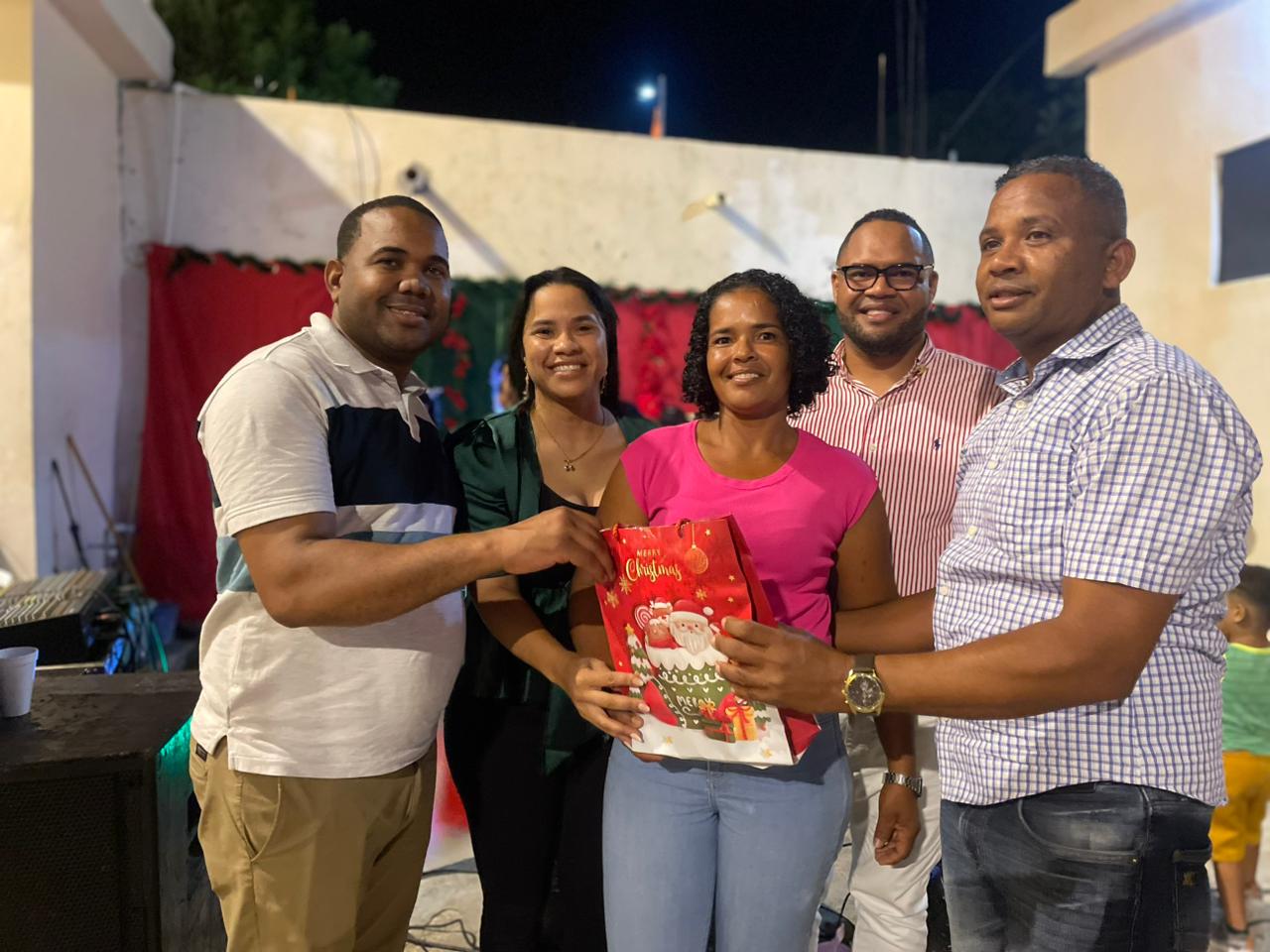 Alcaldía de Neyba celebra cena navideña para todos sus empleados - Noticias de hoy en República Dominicana | De Último Minuto