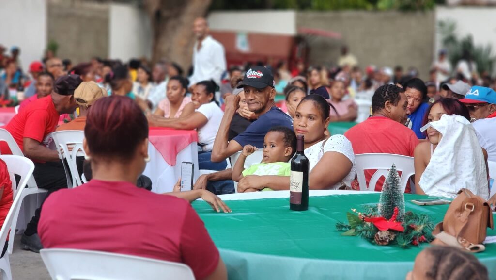 Alcaldía de Neyba celebra cena navideña para todos sus empleados | 2 | Alcaldía de Neyba celebra cena navideña para todos sus empleados - Noticias de hoy en República Dominicana | De Último Minuto
