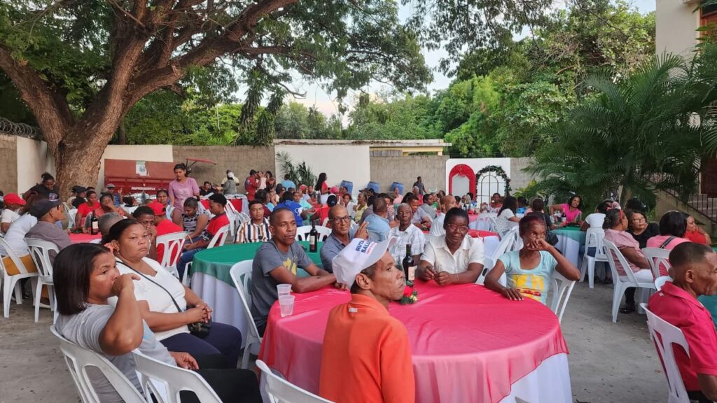 Alcaldía de Neyba celebra cena navideña para todos sus empleados | 3 | Alcaldía de Neyba celebra cena navideña para todos sus empleados - Noticias de hoy en República Dominicana | De Último Minuto
