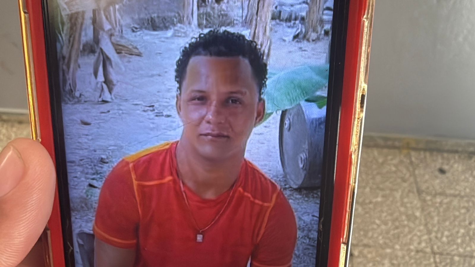 Madre de hombre ultimado a tiros exige justicia y denuncia presuntos responsables en SFM - Noticias de hoy en República Dominicana | De Último Minuto