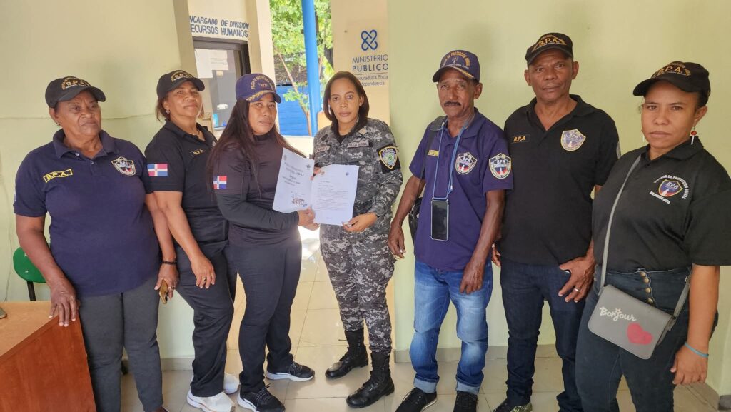 La Brigada de Protección Animal de Bahoruco se Reúne con Autoridades de Independencia | 3 | La Brigada de Protección Animal de Bahoruco se Reúne con Autoridades de Independencia - Noticias de hoy en República Dominicana | De Último Minuto