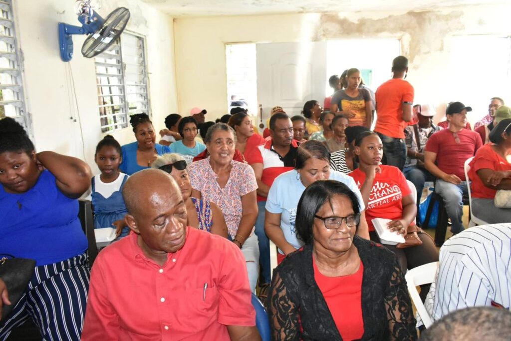 Gobernadora entrega bonos navideños a 49 juntas de vecinos de Samaná | 2 | Gobernadora entrega bonos navideños a 49 juntas de vecinos de Samaná - Noticias de hoy en República Dominicana | De Último Minuto