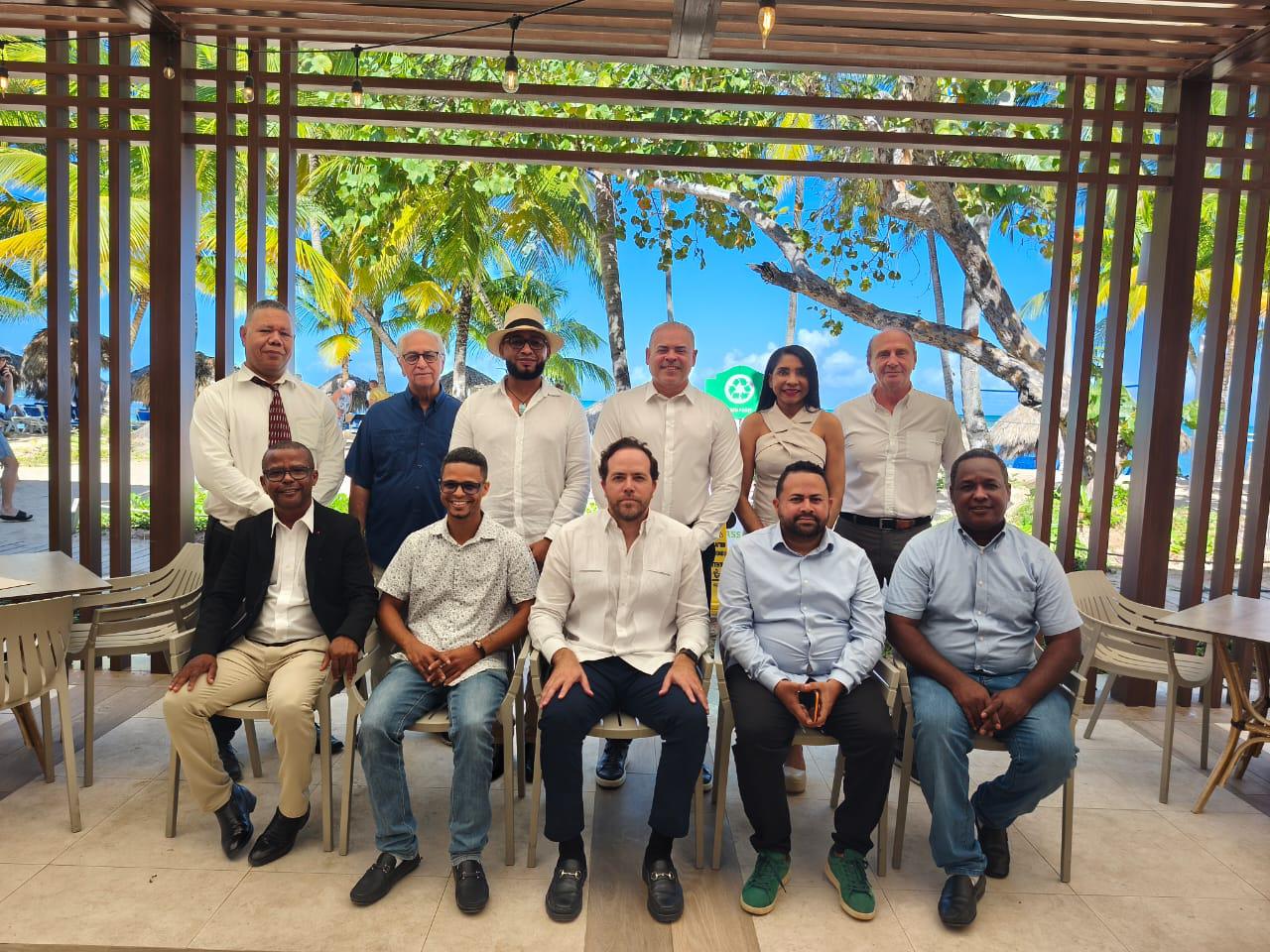 Fortalecen alianza entre Adompretur y Clúster Turístico de Samaná - Noticias de hoy en República Dominicana | De Último Minuto
