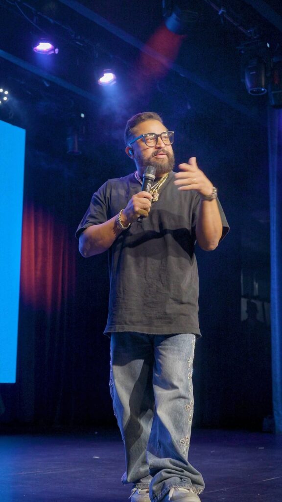 Josell Hernández estrena el Confe-Show ante más de 500 personas en Escenario 360 | 2 | Josell Hernández estrena el Confe-Show ante más de 500 personas en Escenario 360 - Noticias de hoy en República Dominicana | De Último Minuto