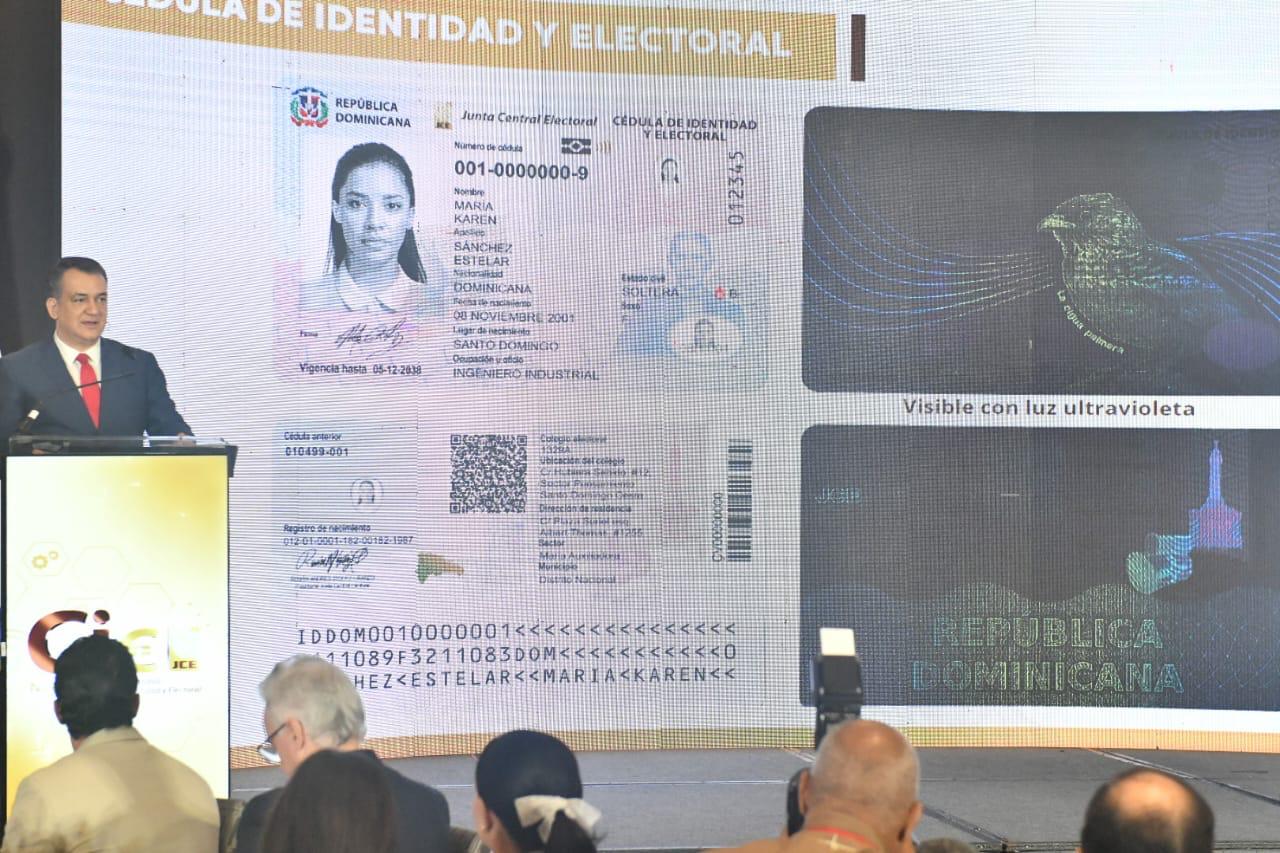 La JCE presenta diseño de las nuevas cédulas a periodistas, comunicadores y líderes de opinión - Noticias de hoy en República Dominicana | De Último Minuto
