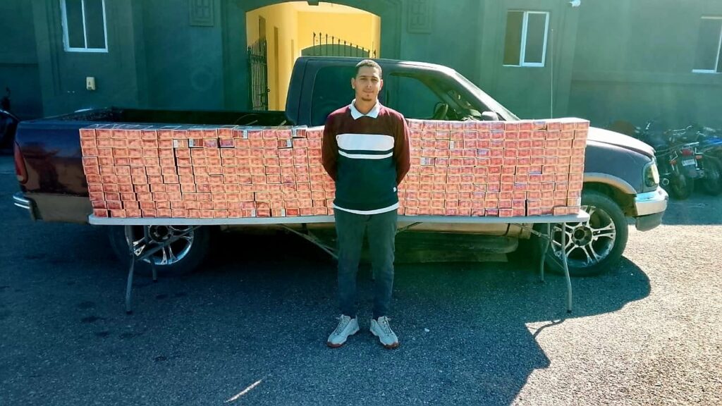 Ejército ocupa contrabando de más de 68 mil cigarrillos ocultos en caleta de una camioneta en Montecristi | 3 | Ejército ocupa contrabando de más de 68 mil cigarrillos ocultos en caleta de una camioneta en Montecristi - Noticias de hoy en República Dominicana | De Último Minuto