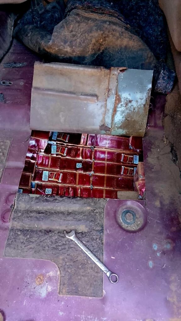 Ejército ocupa contrabando de más de 68 mil cigarrillos ocultos en caleta de una camioneta en Montecristi - Noticias de hoy en República Dominicana | De Último Minuto