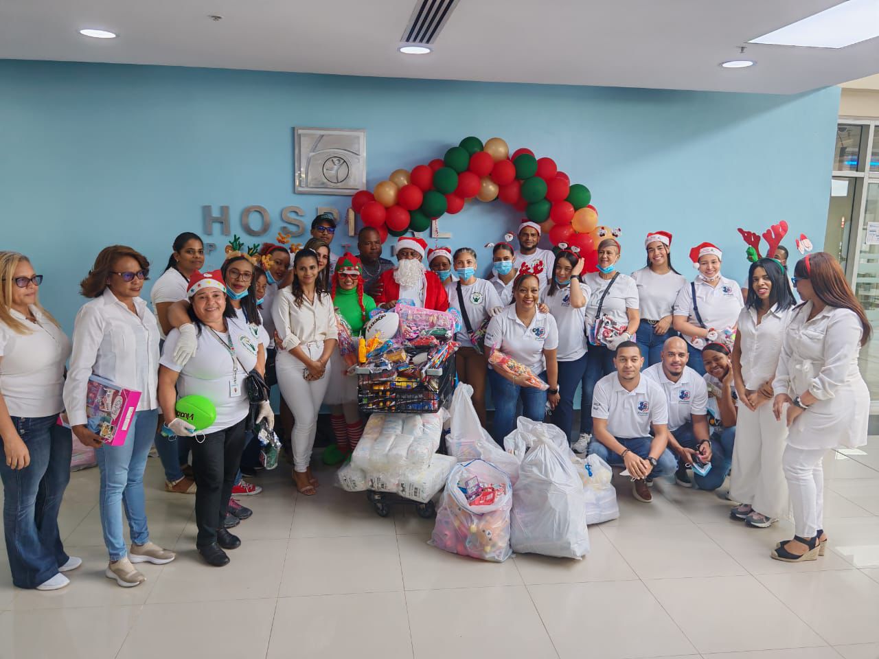 Movimiento Jóvenes con Horizontes y la Fundación Creciendo con Esperanza visitan el Hospital Pediátrico Dr. Hugo Mendoza