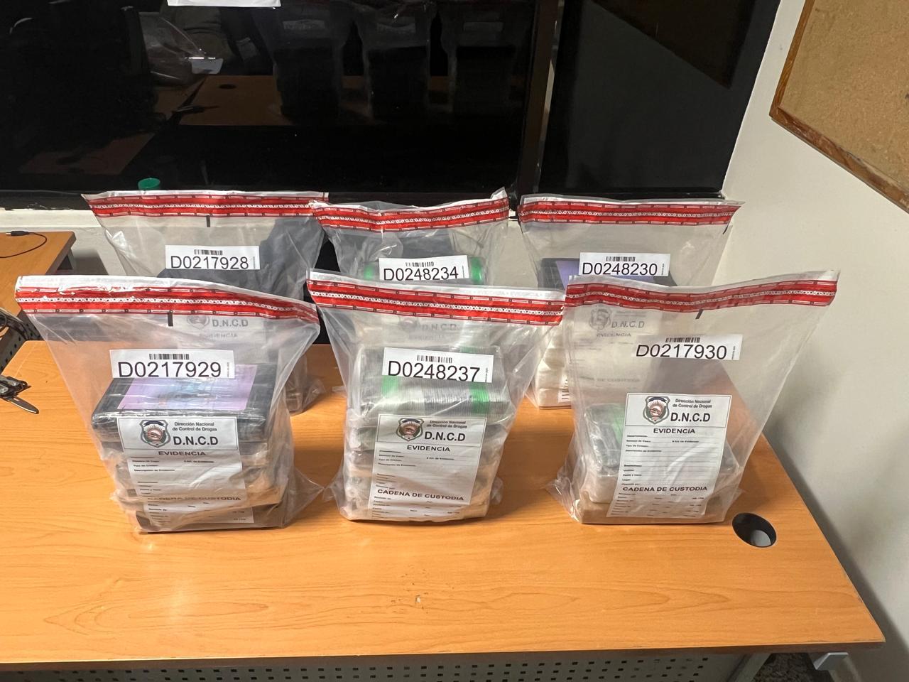 Dos alemanes arrestados y 28 paquetes de droga incautados en el AILA - Noticias de hoy en República Dominicana | De Último Minuto