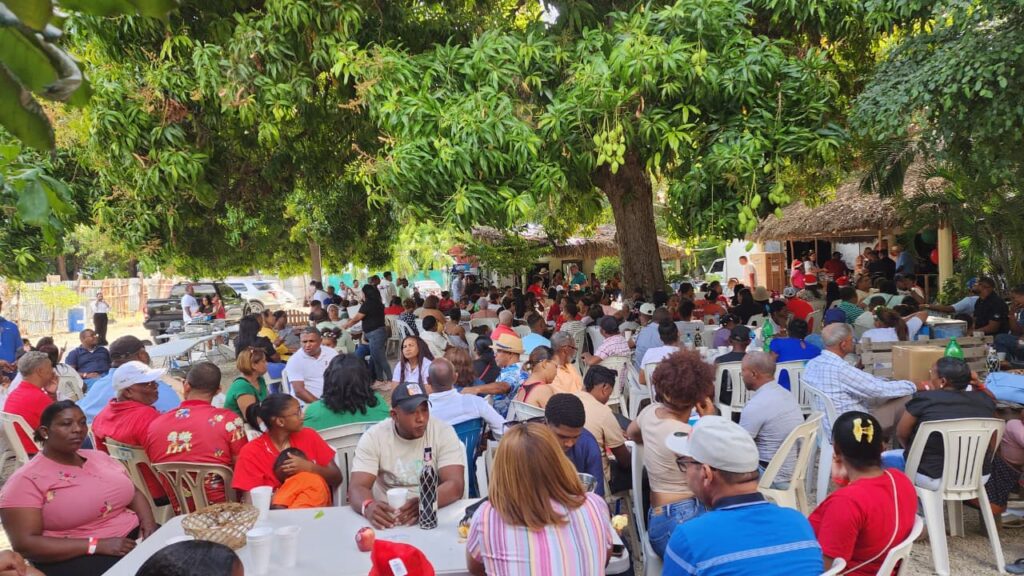 Diputado por Bahoruco realiza compartir navideño en Neyba | 2 | Diputado por Bahoruco realiza compartir navideño en Neyba - Noticias de hoy en República Dominicana | De Último Minuto