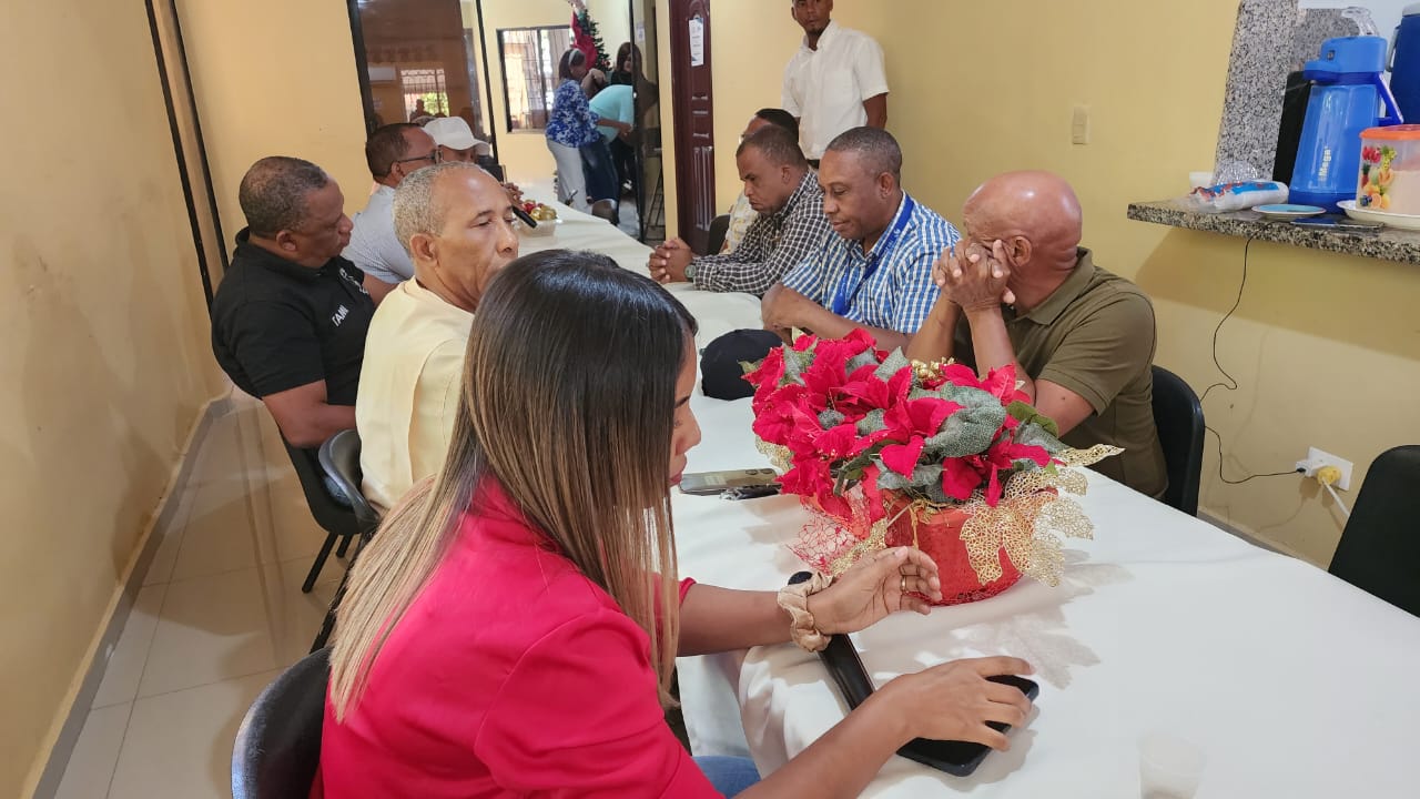 Compartir navideño con periodistas de la región sur Bahoruco e Independencia - Noticias de hoy en República Dominicana | De Último Minuto