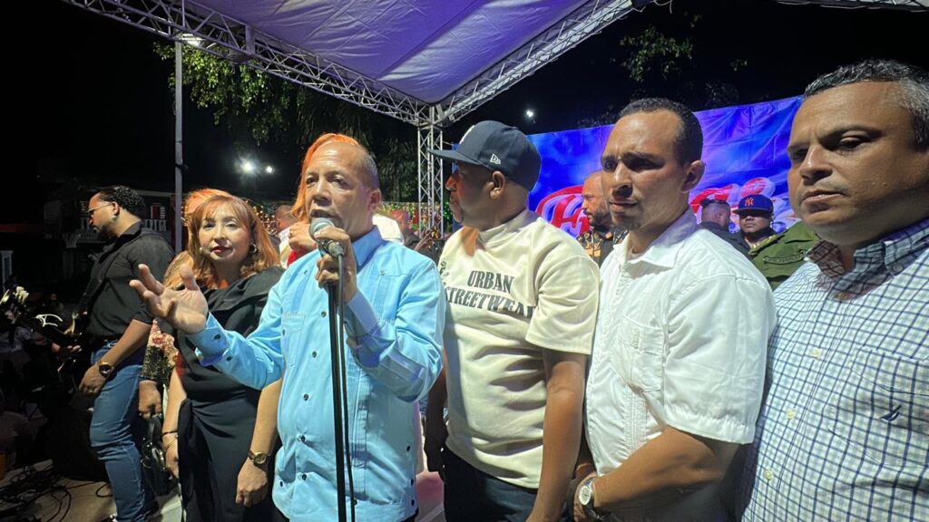 Fiesta navideña 2025 en Juma Bejucal reunió a cientos de personas con Luis Miguel del Amargue | 3 | Fiesta navideña 2025 en Juma Bejucal reunió a cientos de personas con Luis Miguel del Amargue - Noticias de hoy en República Dominicana | De Último Minuto
