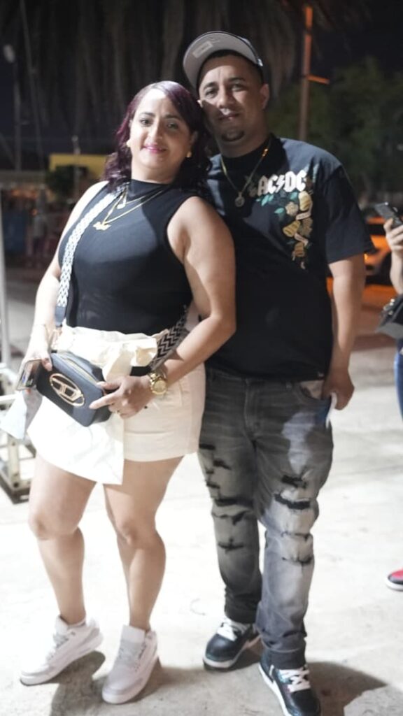 Fanáticos de todo el país llegan a la Arena del Cibao para el segundo concierto de Raulín Rodríguez | 2 | Fanáticos de todo el país llegan a la Arena del Cibao para el segundo concierto de Raulín Rodríguez - Noticias de hoy en República Dominicana | De Último Minuto